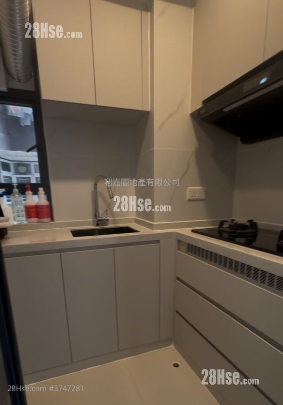 Bo Fung Gardens Sell 3 Bedrooms , 2 Bathrooms 632 ft²