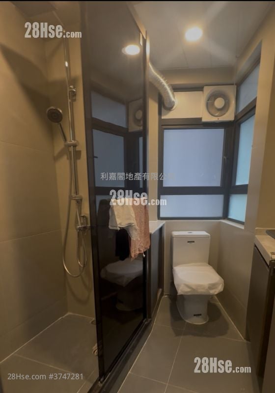 Bo Fung Gardens Sell 3 Bedrooms , 2 Bathrooms 632 ft²