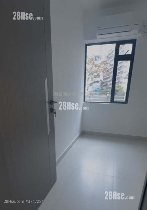 Bo Fung Gardens Sell 3 Bedrooms , 2 Bathrooms 632 ft²