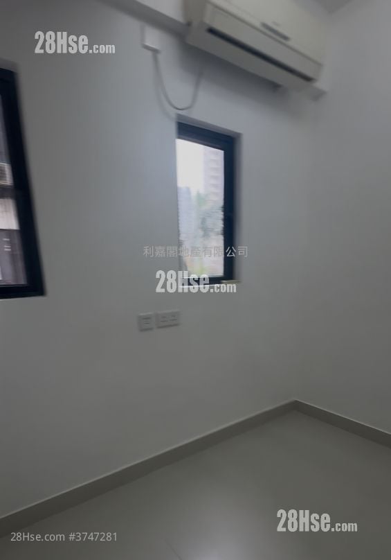 Bo Fung Gardens Sell 3 Bedrooms , 2 Bathrooms 632 ft²