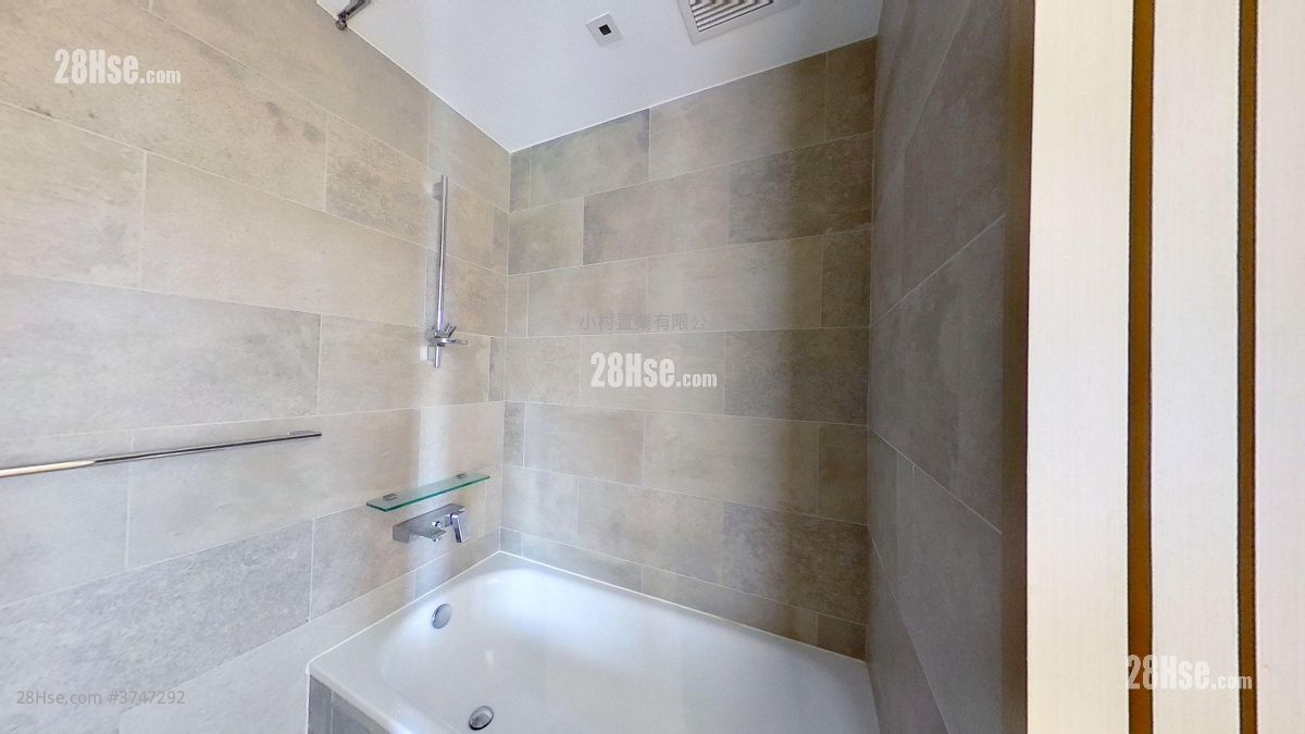 浴室: 艷芳庭 租盤 3 房 , 2 浴室 645 平方呎