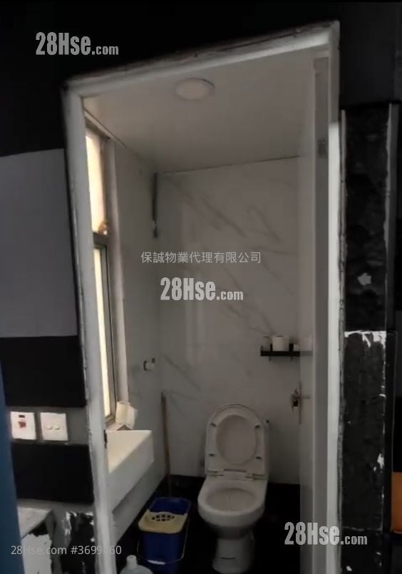 Jone Mult Industrial Building Rental 300 ft²