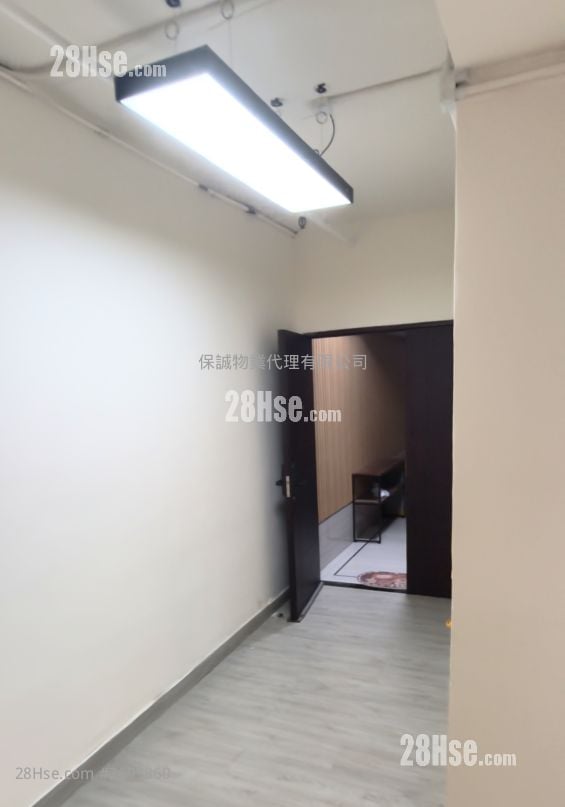 Jone Mult Industrial Building Rental 300 ft²