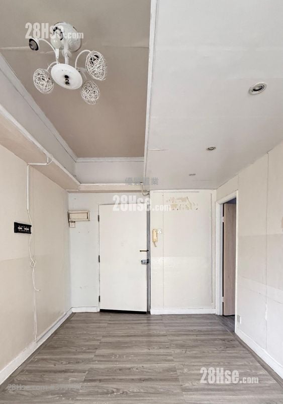 Yau Luen Apartments Sell 3 Bedrooms , 1 Bathroom 396 ft²