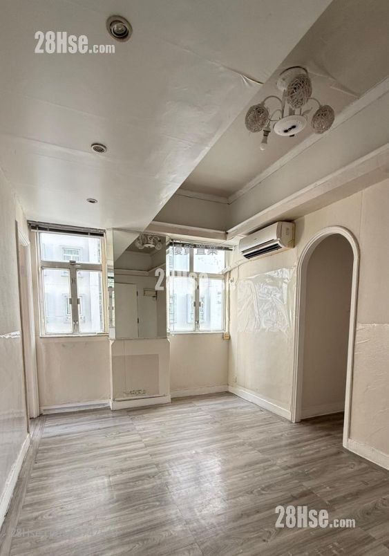 Yau Luen Apartments Sell 3 Bedrooms , 1 Bathroom 396 ft²