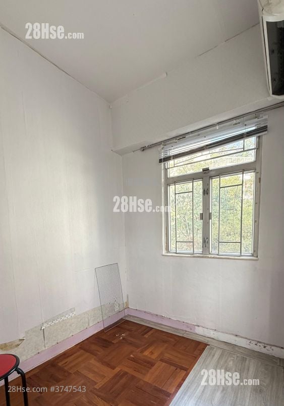 Yau Luen Apartments Sell 3 Bedrooms , 1 Bathroom 396 ft²