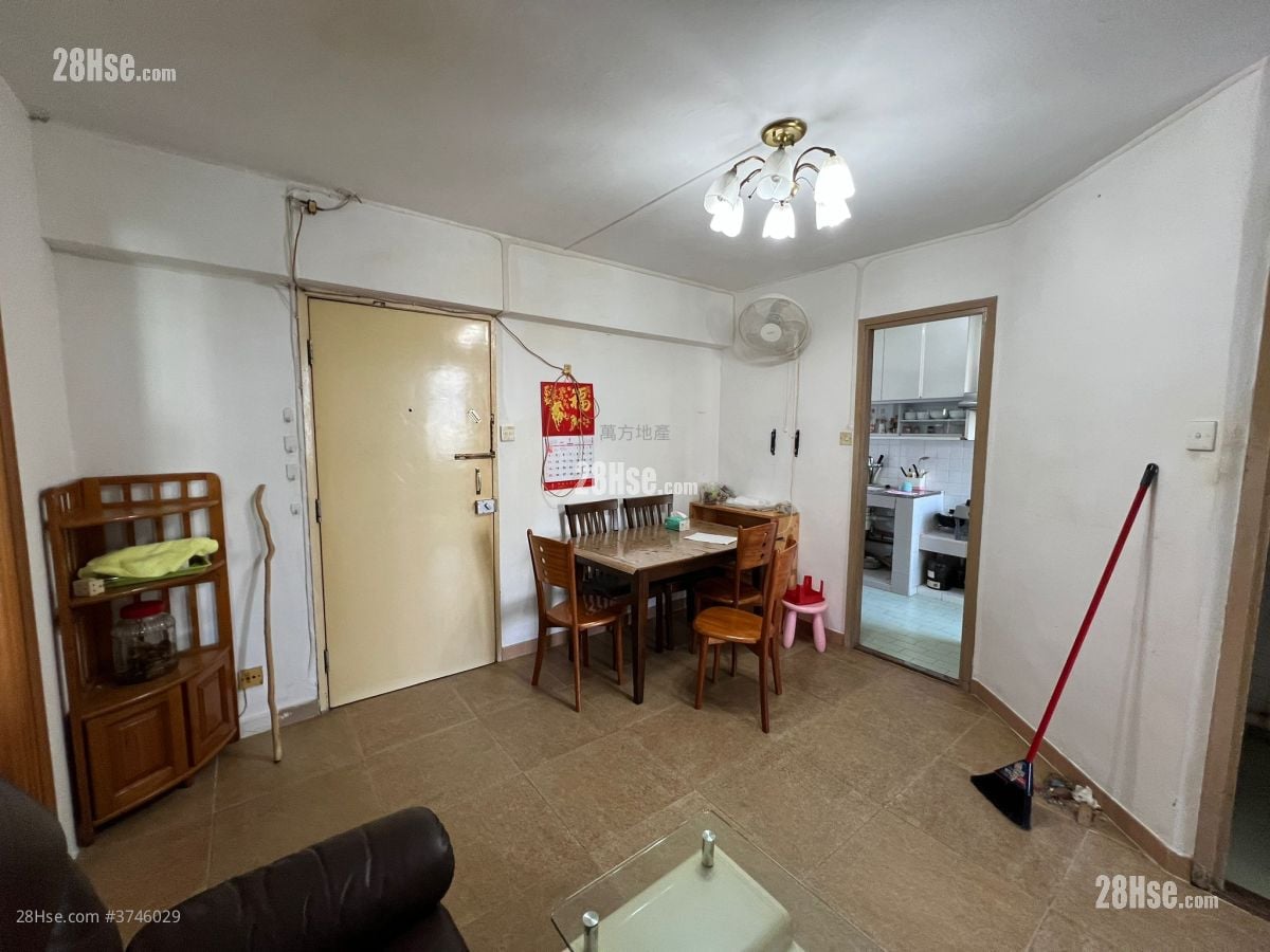 Kwong Yuen Estate Sell 3 Bedrooms , 1 Bathroom 485 ft²