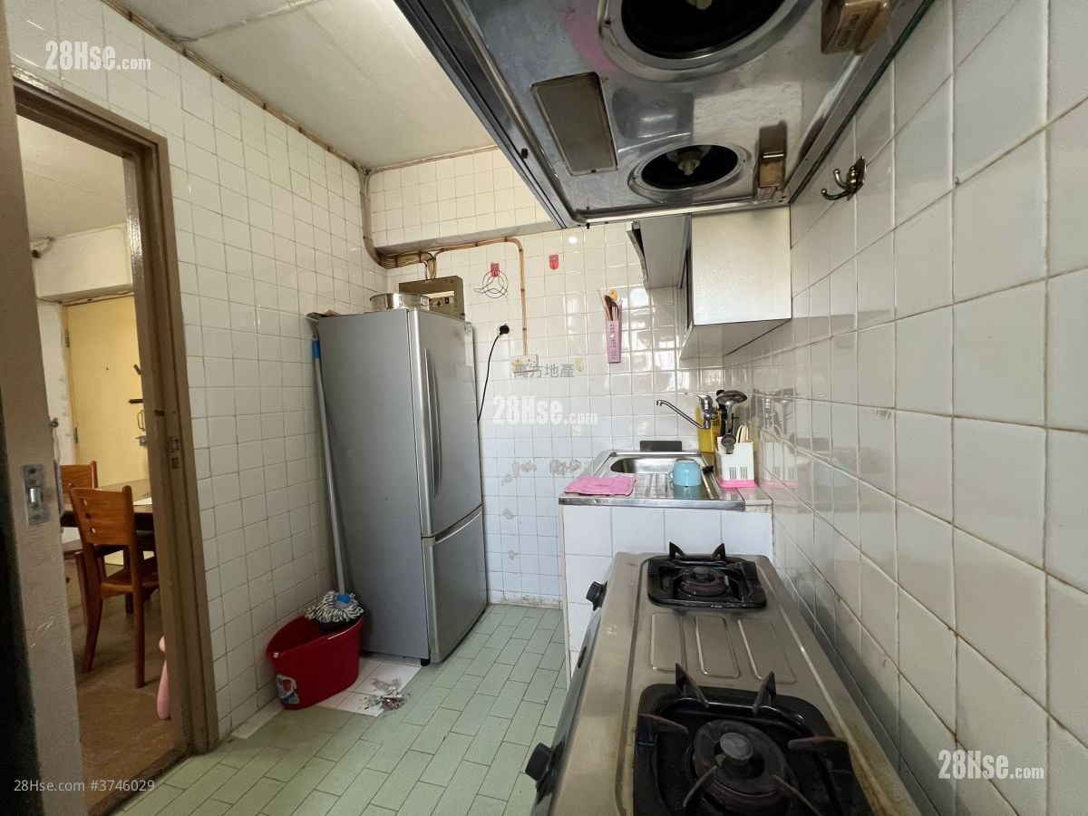 Kwong Yuen Estate Sell 3 Bedrooms , 1 Bathroom 485 ft²