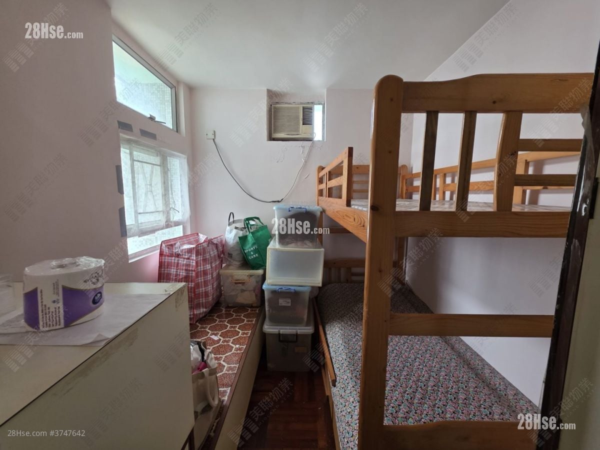 Ching Wah Court Sell 3 Bedrooms , 1 Bathroom 554 ft²