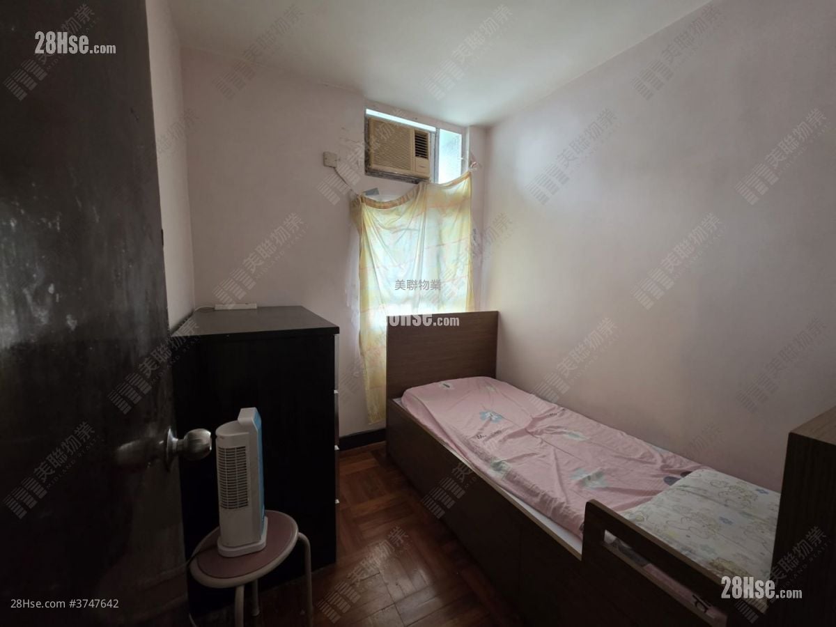 Ching Wah Court Sell 3 Bedrooms , 1 Bathroom 554 ft²