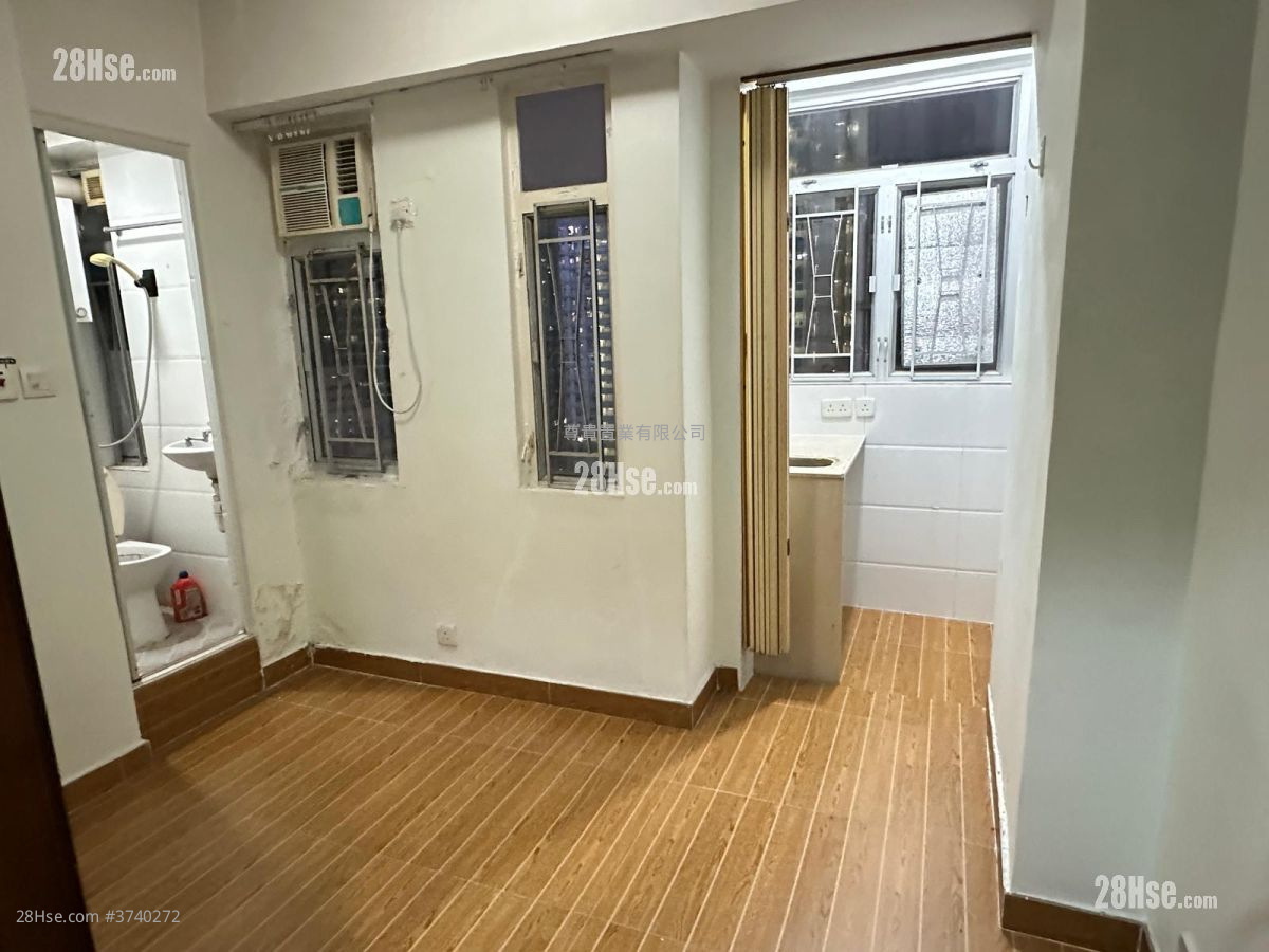 光輝大廈 租盤 開放式間隔 , 1 浴室 130 平方呎