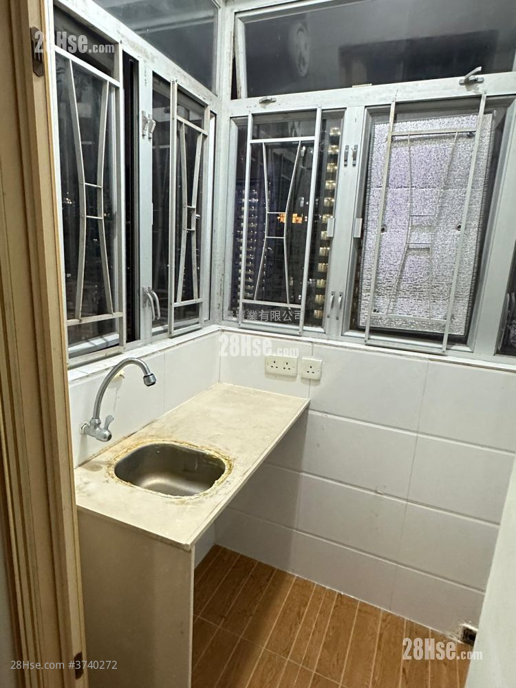 光輝大廈 租盤 開放式間隔 , 1 浴室 130 平方呎