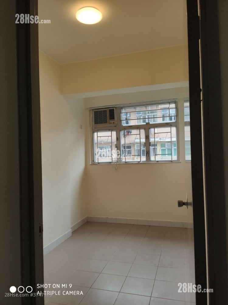 Yick Fat Building Sell 351 ft²