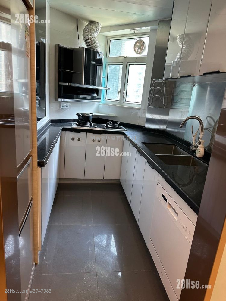 峻瀅 售盤 3 房 693 平方呎