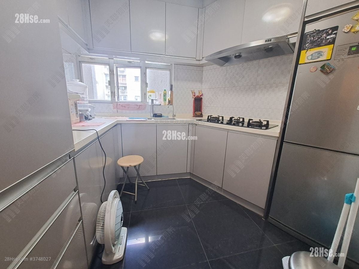 Beacon Heights Sell 3 Bedrooms , 2 Bathrooms 905 ft²