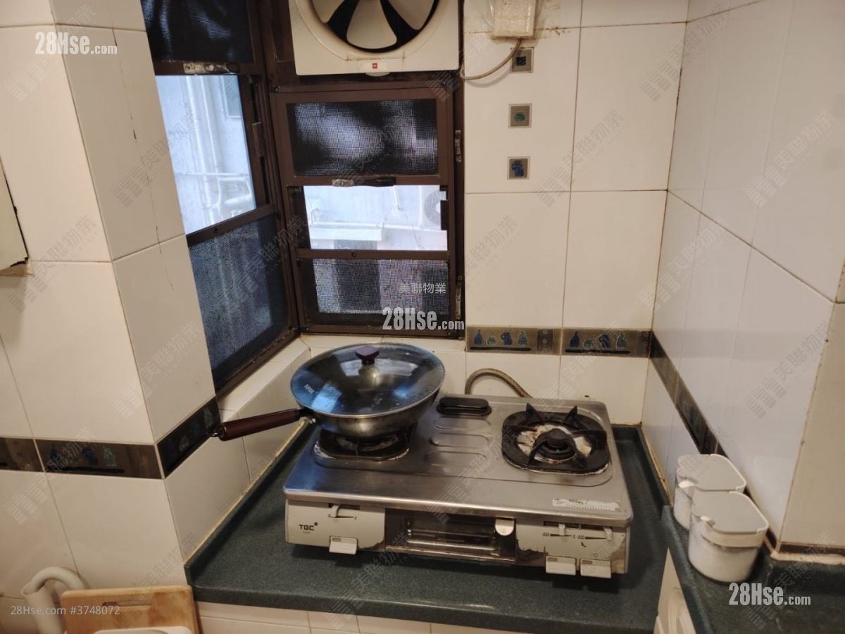 富豪花园 售盘 3 房 725 平方尺