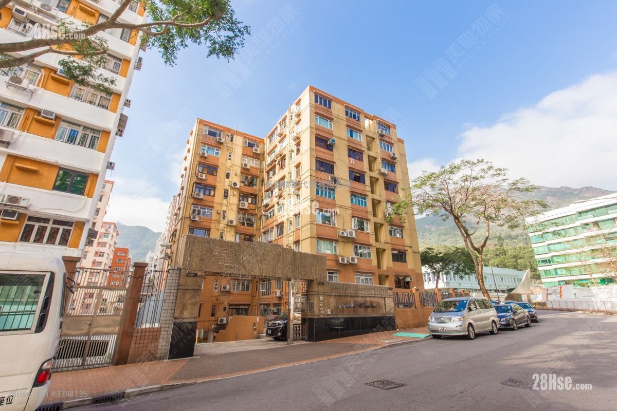 Ava Court Sell 3 Bedrooms , 2 Bathrooms 930 ft²