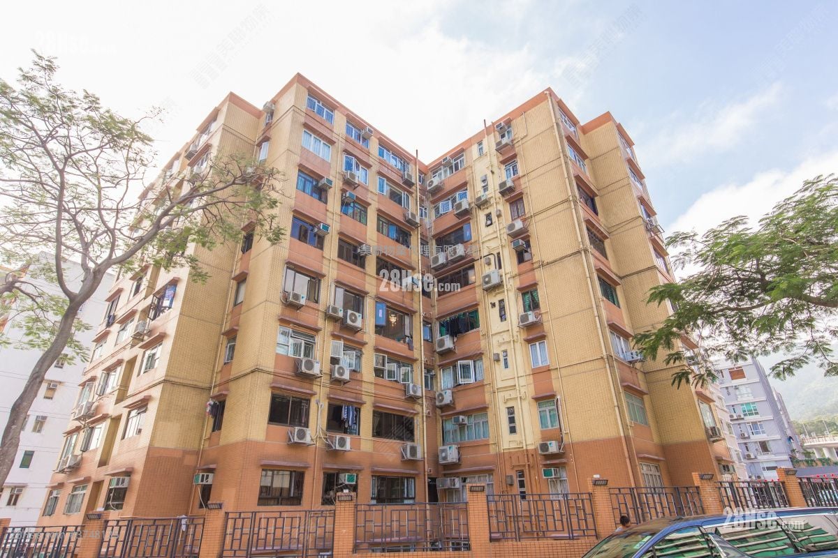 Ava Court Sell 3 Bedrooms , 2 Bathrooms 930 ft²