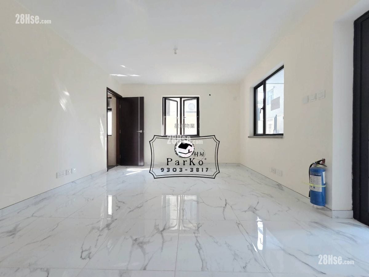 村屋 售盤 3 房 , 2 浴室 700 平方呎