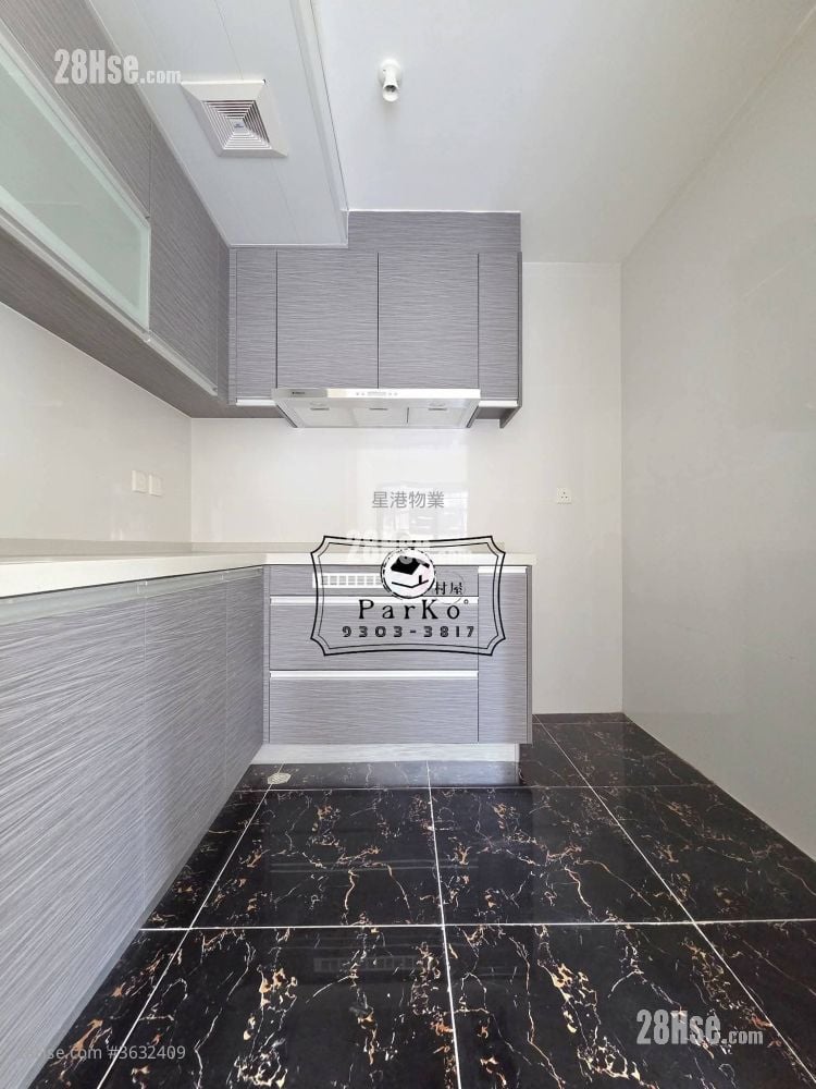 村屋 售盤 3 房 , 2 浴室 700 平方呎