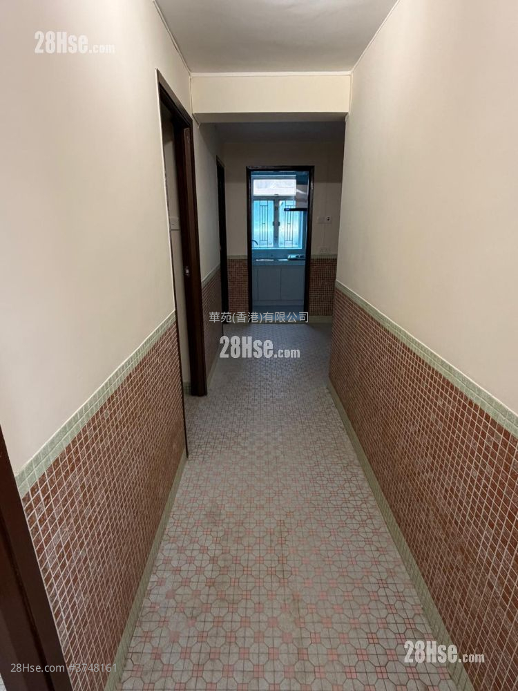 村屋 租盤 3 房 , 1 浴室 700 平方呎