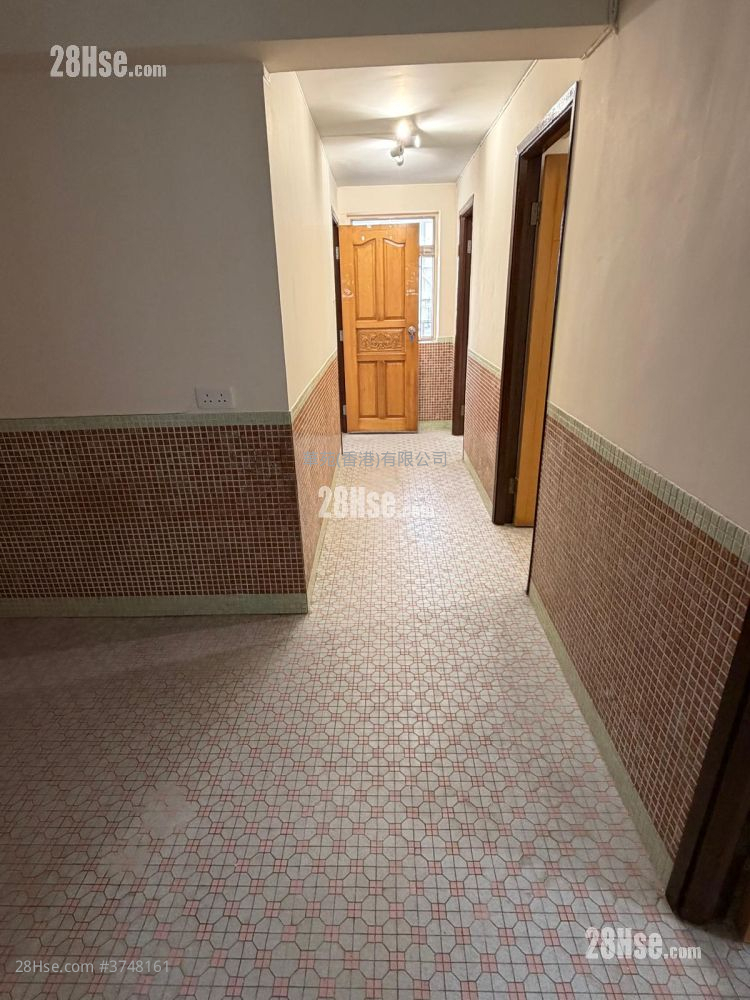 村屋 租盤 3 房 , 1 浴室 700 平方呎