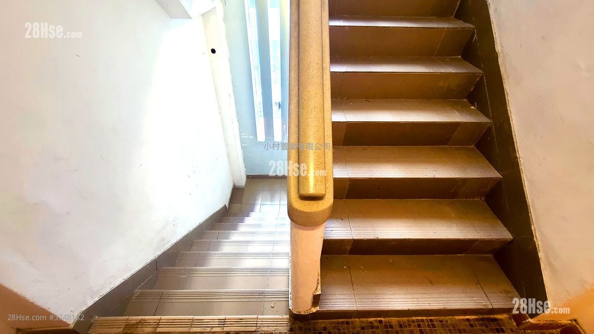 大廈入口: 歐薏居 租盤 2 房 , 1 浴室 352 平方呎