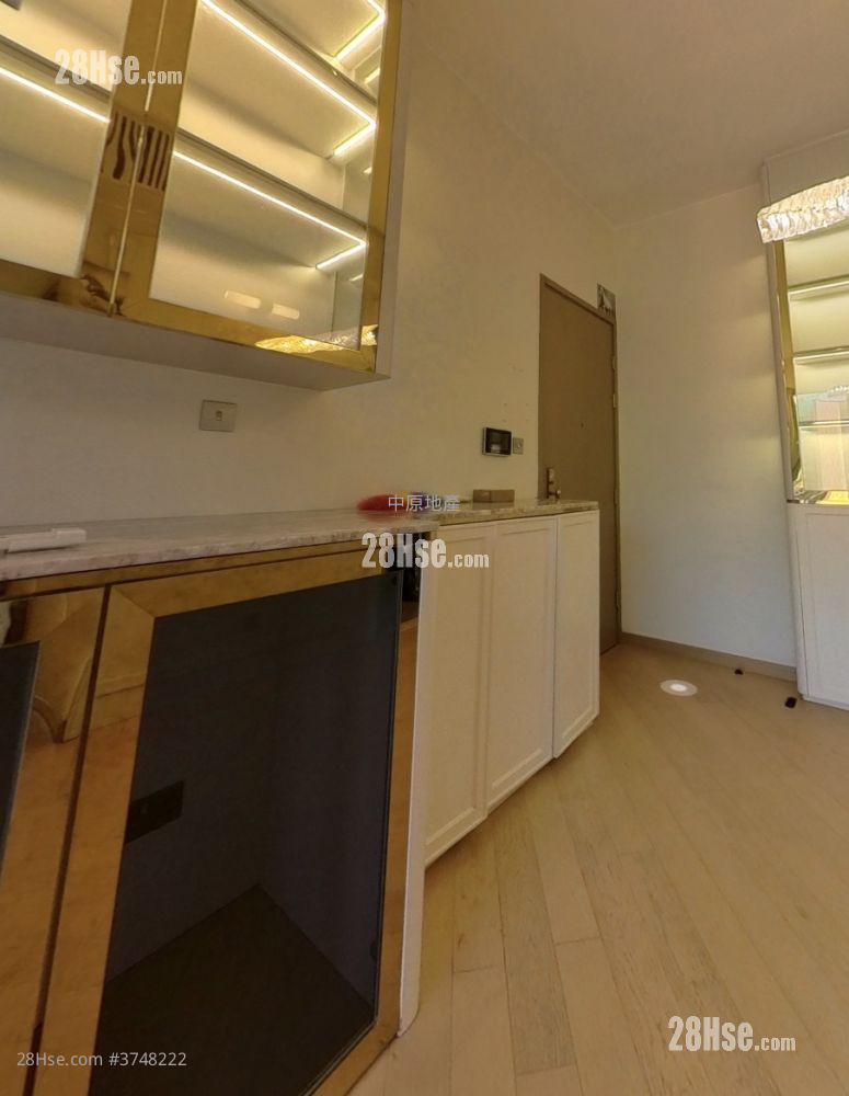 逸瓏灣8 售盤 3 房 , 1 浴室 677 平方呎