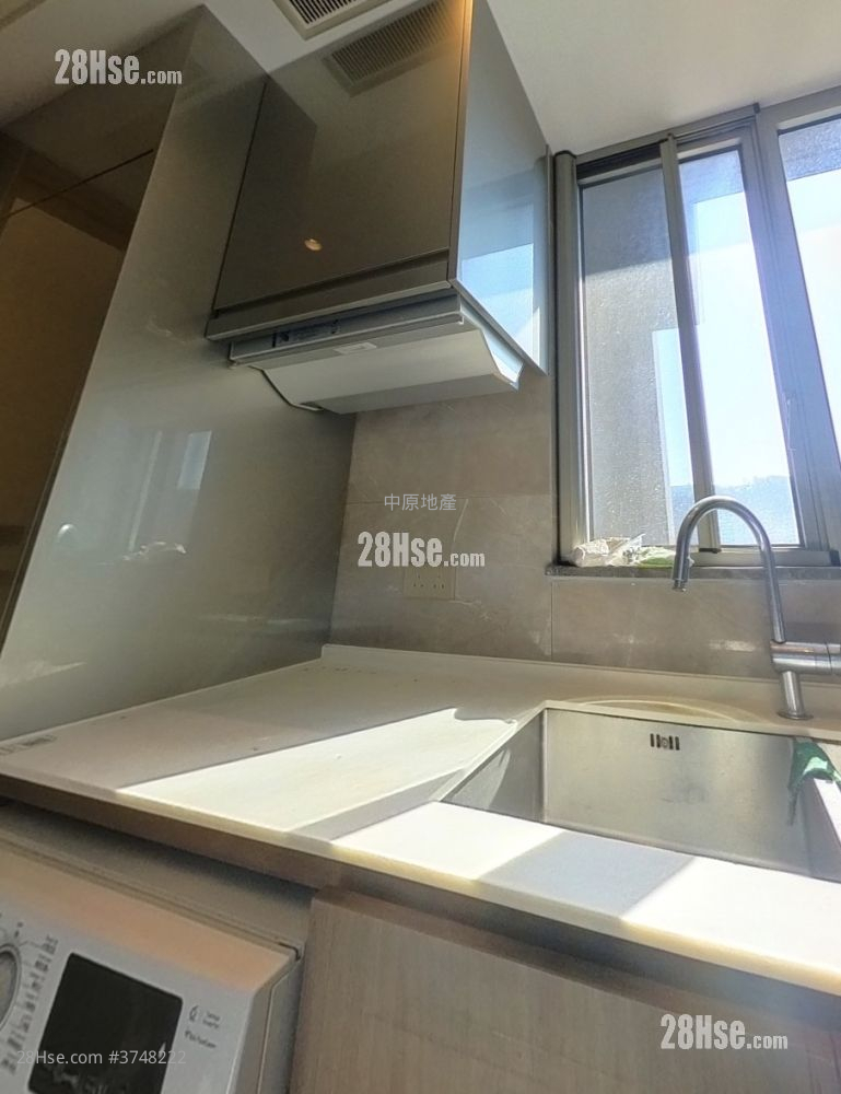 逸瓏灣8 售盤 3 房 , 1 浴室 677 平方呎