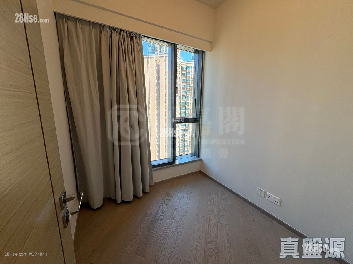 The Yoho Hub Sell 2 Bedrooms , 1 Bathroom 467 ft²