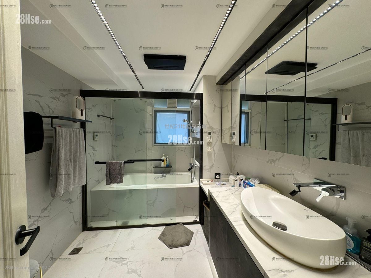 The Beverly Hills Sell 5+ Bedrooms , 2 Bathrooms 2,115 ft²