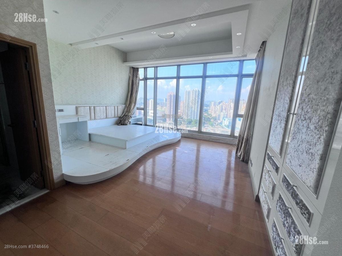 主人房: 原筑 售盘 5+ 房 , 3 浴室 2,055 平方尺