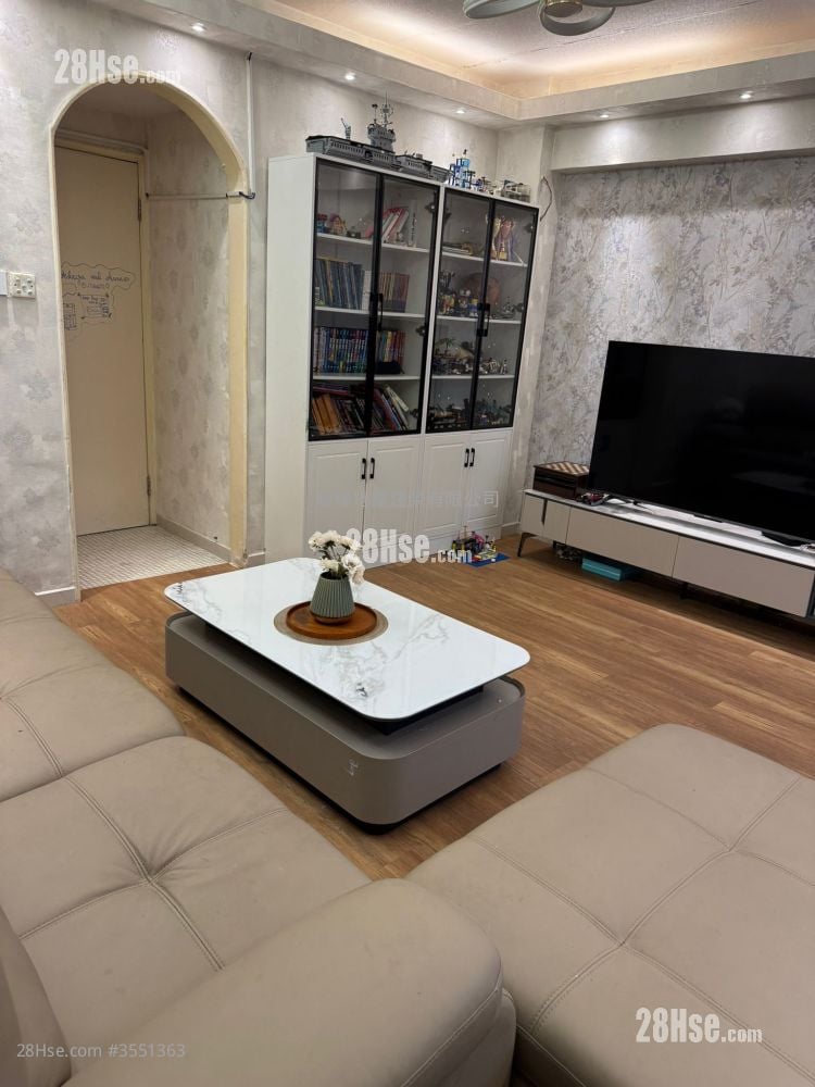 Holly Mansion Sell 2 Bedrooms 747 ft²