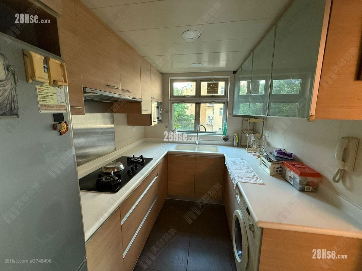 kitchen: Fiori Sell 3 Bedrooms , 2 Bathrooms 850 ft²