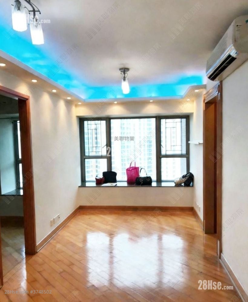 Park Central Sell 2 Bedrooms , 1 Bathroom 437 ft²