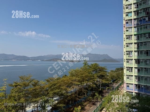 Kam Fung Court Sell 3 Bedrooms , 1 Bathroom 604 ft²