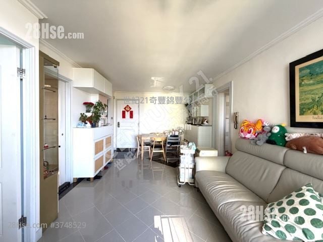 Kam Fung Court Sell 3 Bedrooms , 1 Bathroom 604 ft²