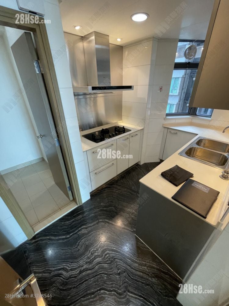 kitchen: Yoho Midtown Sell 4 Bedrooms , 2 Bathrooms 1,026 ft²