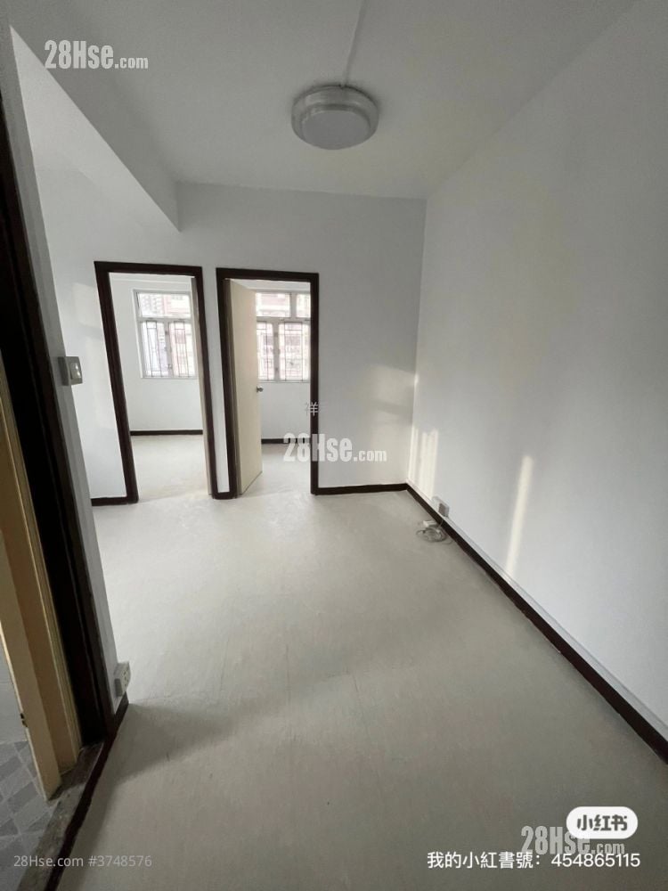 Shing Hing Building Sell 2 Bedrooms 313 ft²
