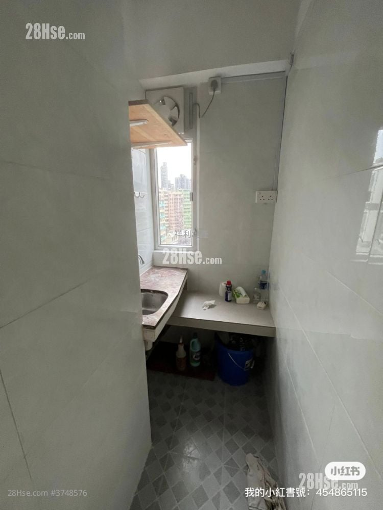 Shing Hing Building Sell 2 Bedrooms 313 ft²