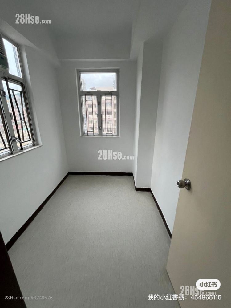 Shing Hing Building Sell 2 Bedrooms 313 ft²