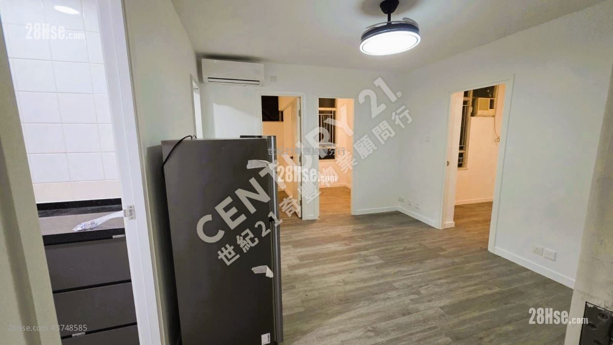 Kam Fung Court Sell 2 Bedrooms , 1 Bathroom 532 ft²