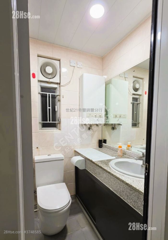 Kam Fung Court Sell 2 Bedrooms , 1 Bathroom 532 ft²