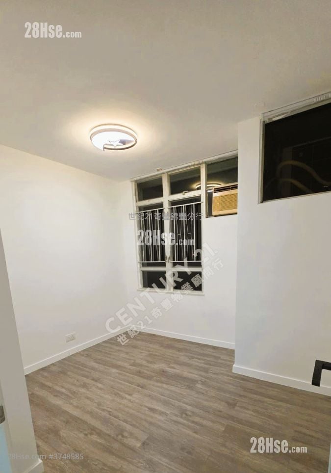 Kam Fung Court Sell 2 Bedrooms , 1 Bathroom 532 ft²