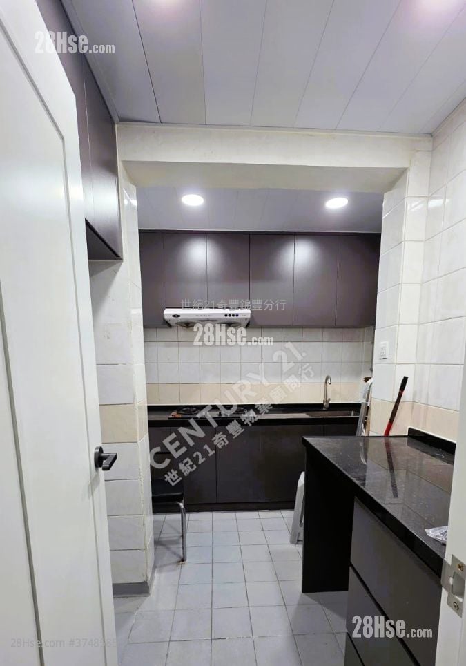 Kam Fung Court Sell 2 Bedrooms , 1 Bathroom 532 ft²