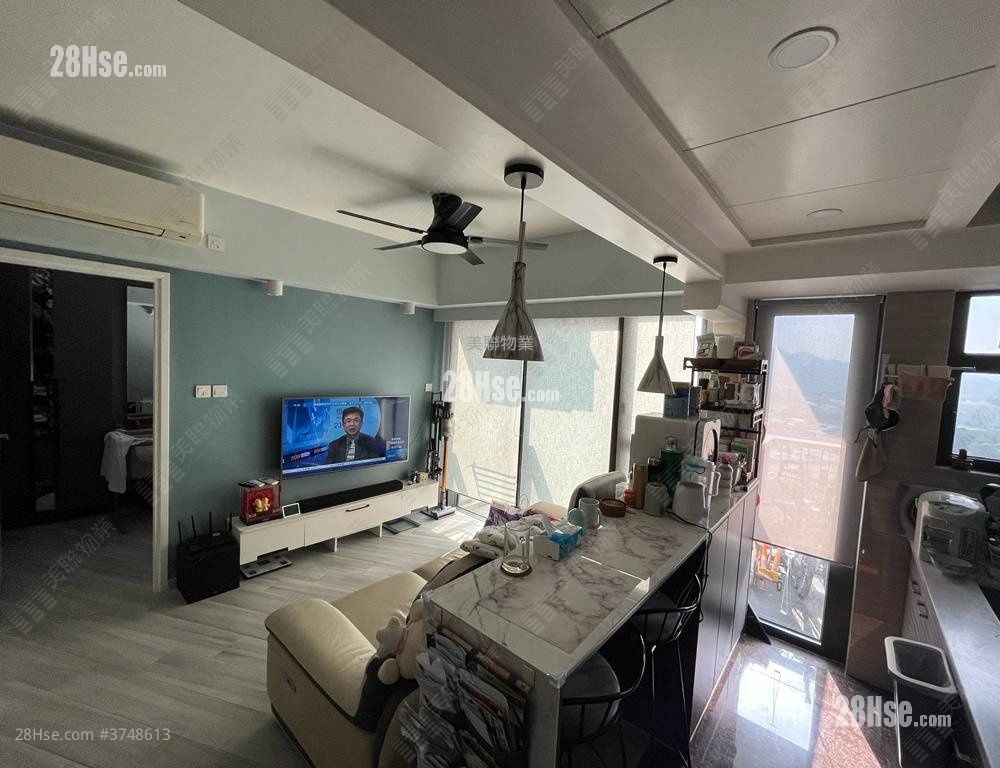 living room: Park Signature Sell 2 Bedrooms , 1 Bathroom 459 ft²