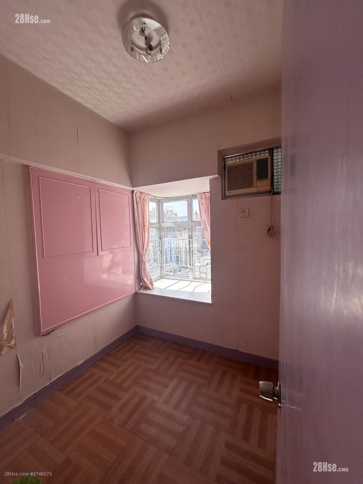 主人房: 寶星中心 售盤 2 房 , 1 浴室 288 平方呎