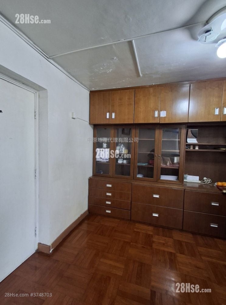 Kornhill Garden Sell 3 Bedrooms , 1 Bathroom 592 ft²