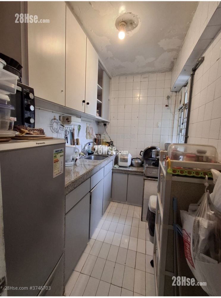 Kornhill Garden Sell 3 Bedrooms , 1 Bathroom 592 ft²