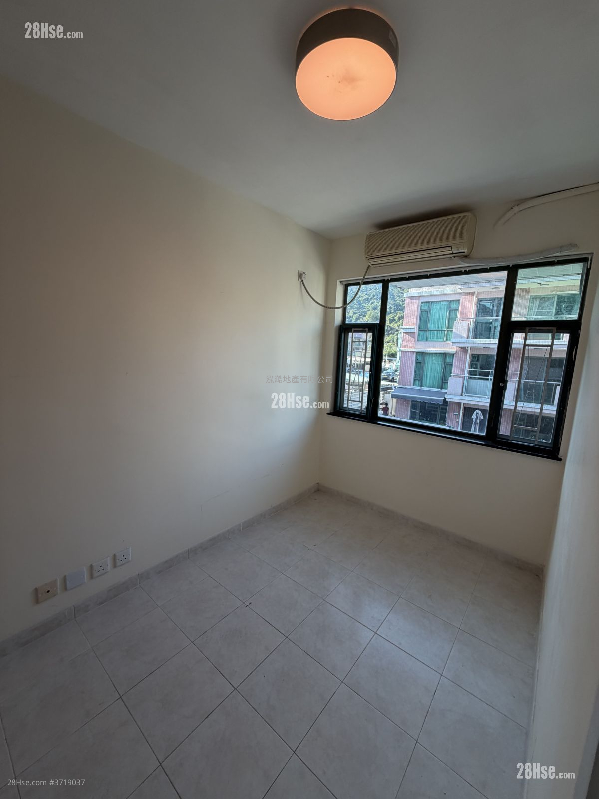 村屋 售盤 3 房 , 1 浴室 700 平方呎